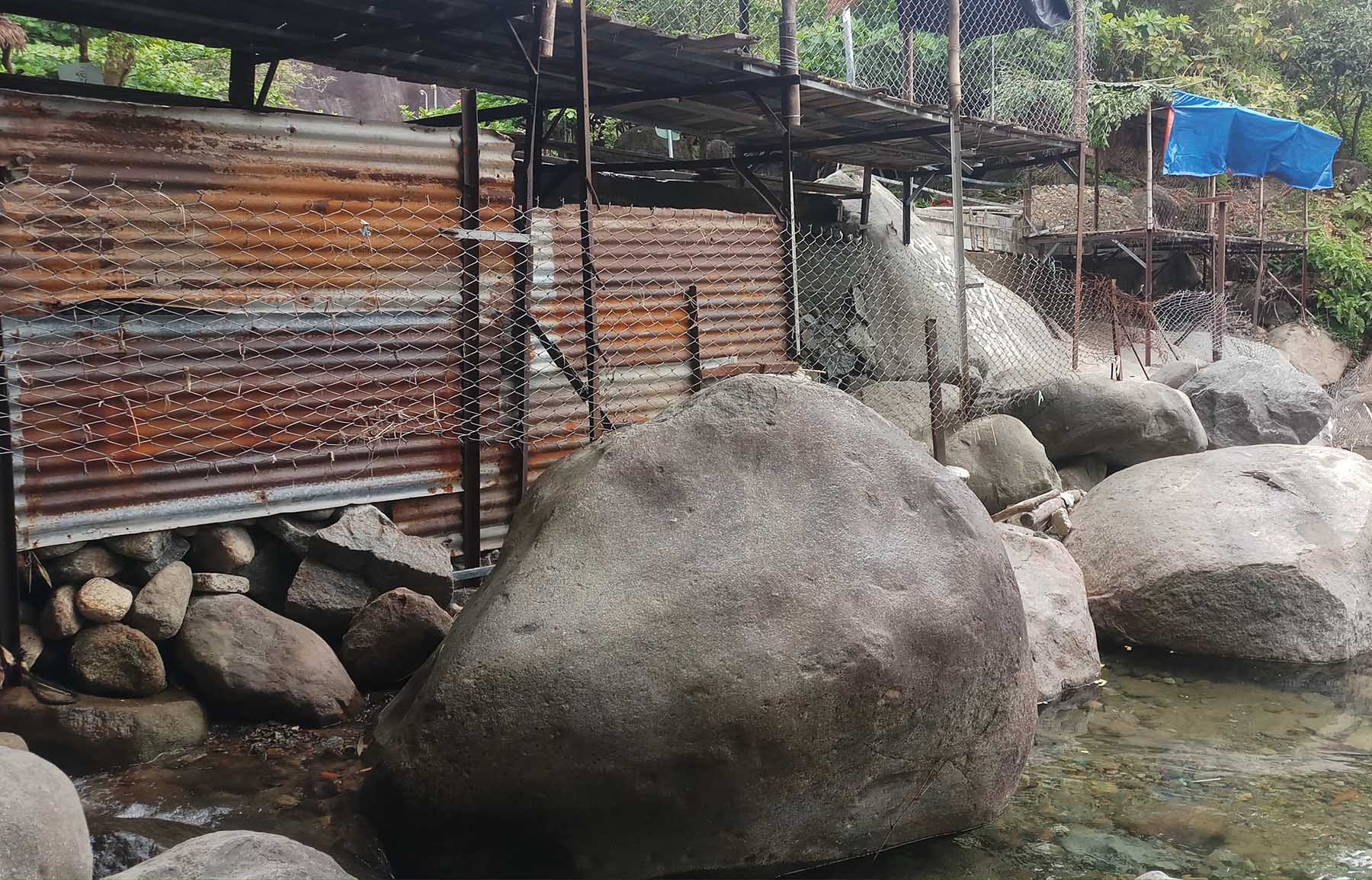 Xay dung trai phep tai khu du lich suoi luong anh 2