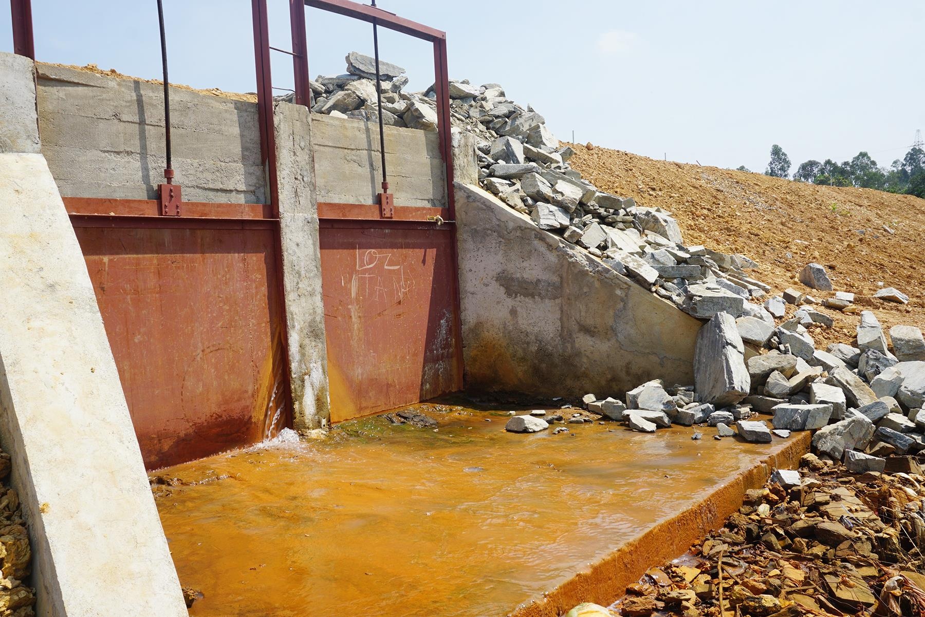 Tim ra doanh nghiep xa nuoc vang duc, co mui thuoc sau ra kenh hinh anh