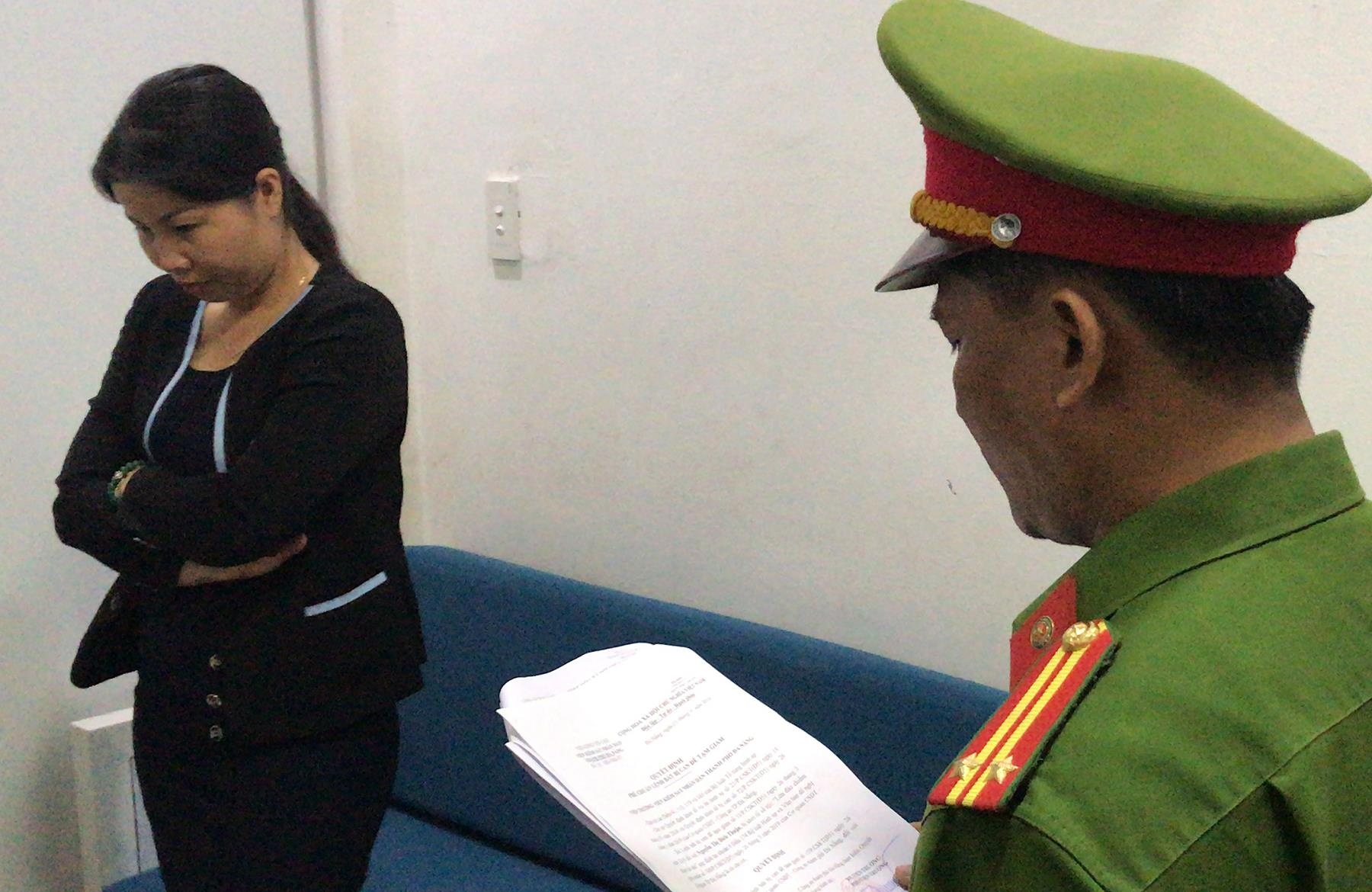 Bat nu tong giam doc lua ban dat o Da Nang hinh anh