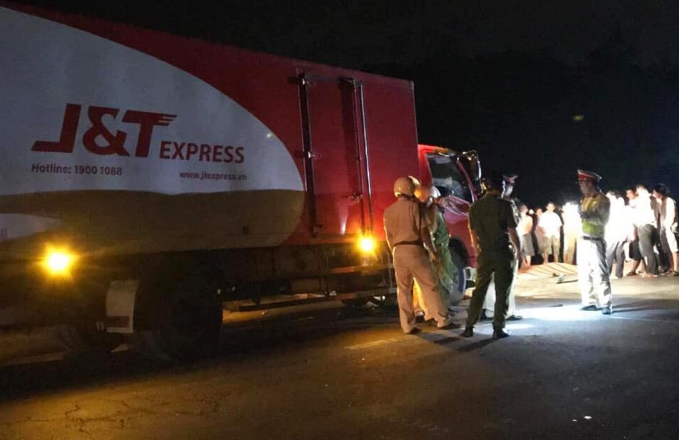 Nam thanh niên bị xe tông chết ở Đà Nẵng ảnh 1 Nam thanh nien bi xe tong chet o Da Nang anh 1