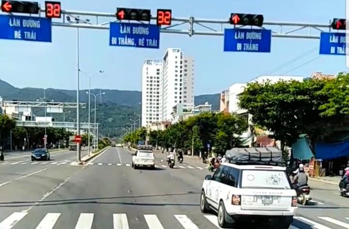 Doan xe vuot den do o Da Nang cua Tap doan Trung Nguyen hinh anh