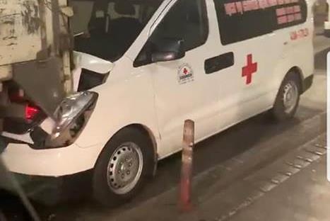 Xe cap cuu gap nan trong vu dung oto lien hoan o ham Hai Van hinh anh