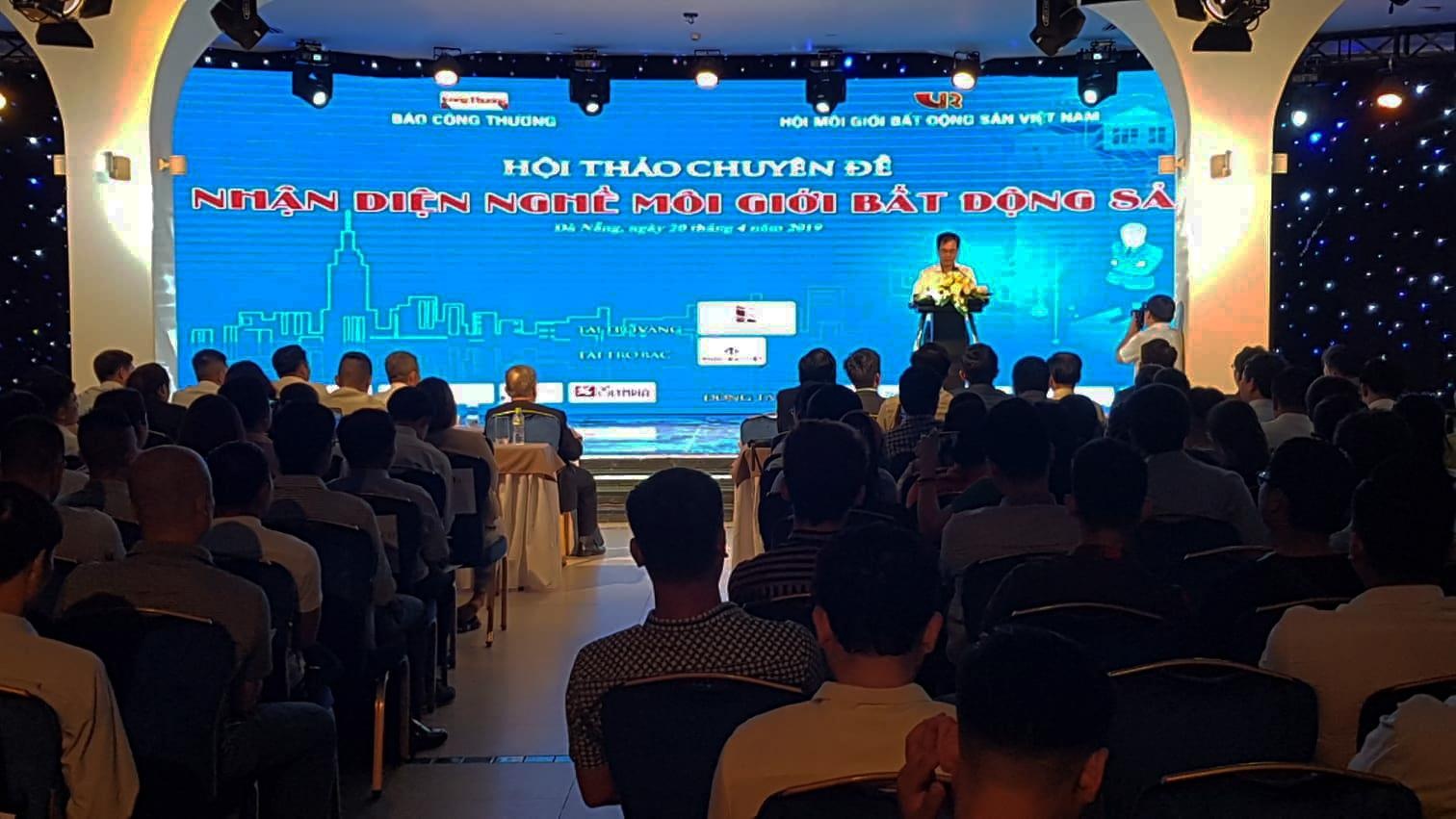 Moi gioi bat dong san anh 1