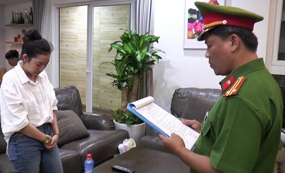 Khoi to bi can giup nu tong giam doc lua ban dat o Da Nang hinh anh