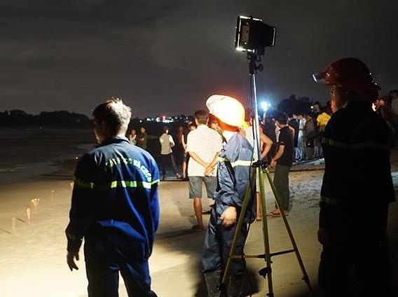 Nam sinh 19 tuoi bi song cuon mat tich khi tam bien hinh anh