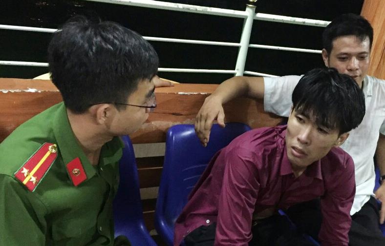 Ca tram nguoi tim thanh nien ngao da nhay xuong vuc o Da Nang hinh anh