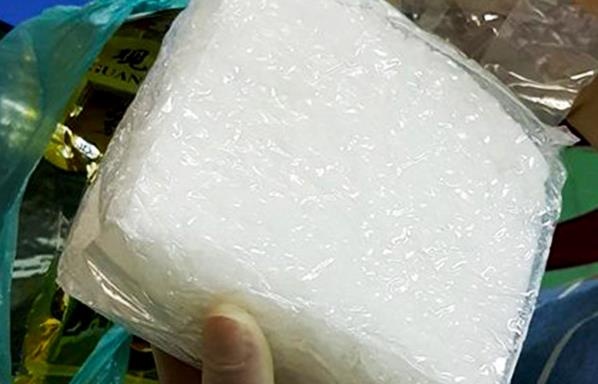 Bat nguoi dan ong cho hon 1 kg ma tuy da va 1.100 vien thuoc lac hinh anh