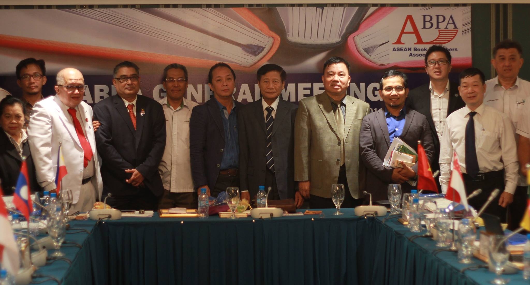 su kien xuat ban noi bat nam 2016 anh 3