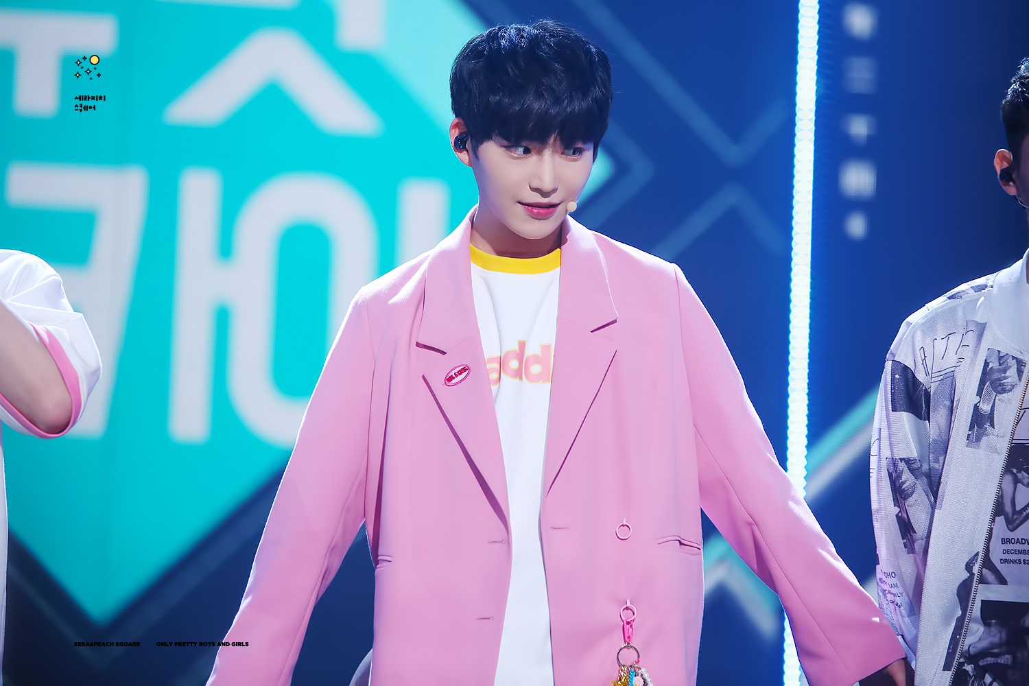 Thần tượng Kpop buồn nôn vì fan ảnh 1 Than tuong Kpop buon non vi fan anh 1