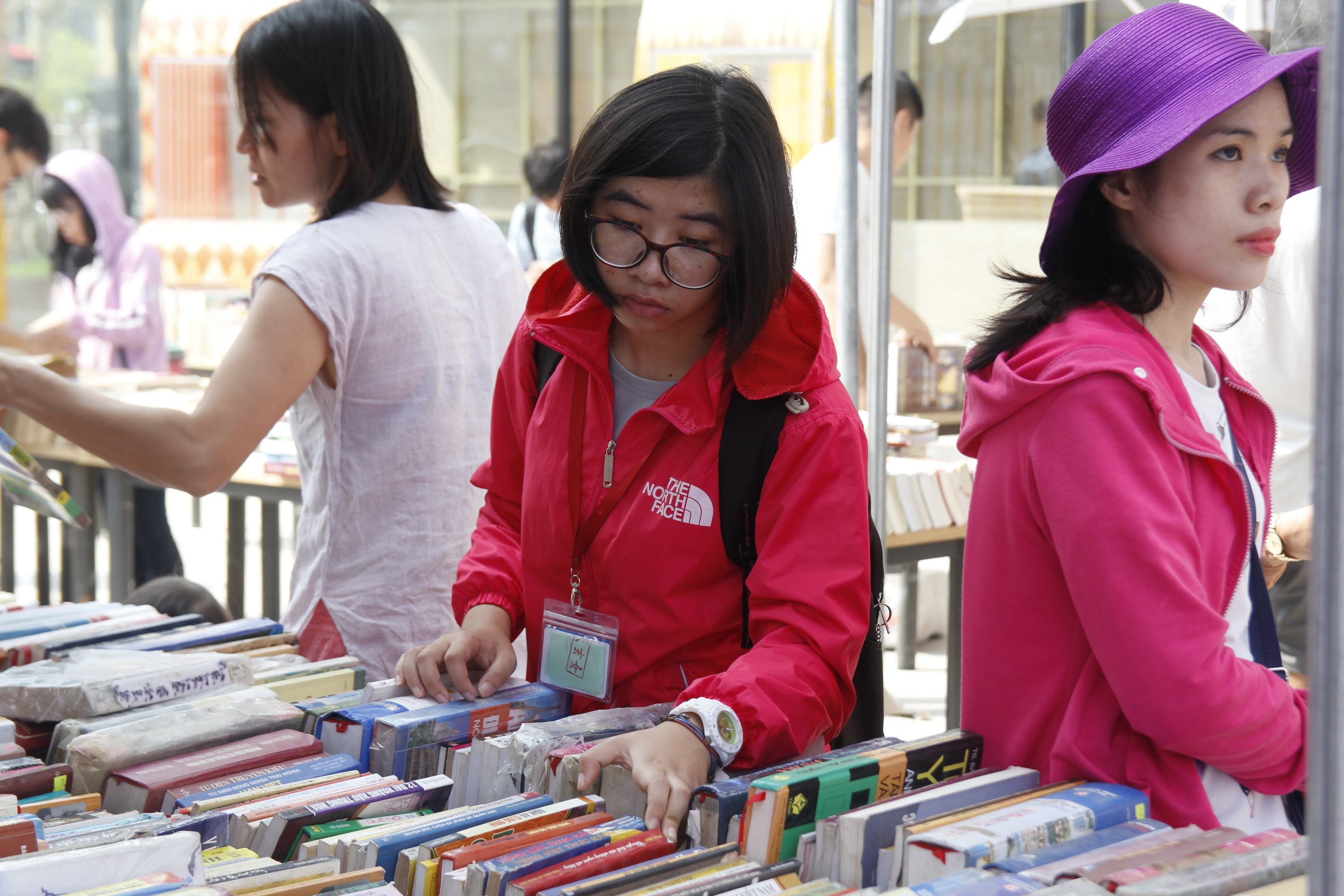 dinh gia sach cu anh 1