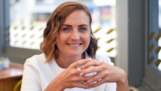 Du an dem sach den lang ven bien Viet Nam cua 2 co gai New Zealand hinh anh