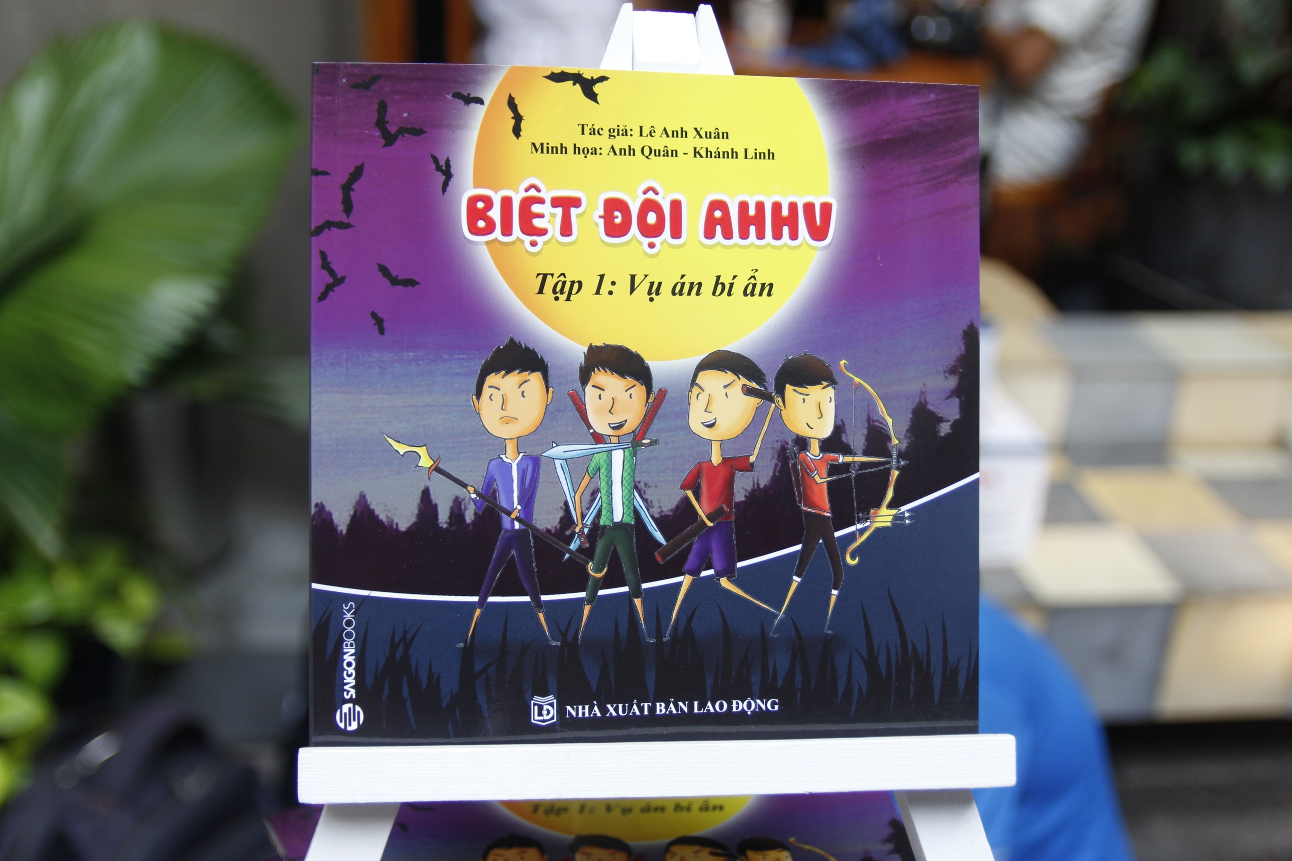 cau be xuong thuy tinh viet sach keu goi bao ve chinh nghia anh 2