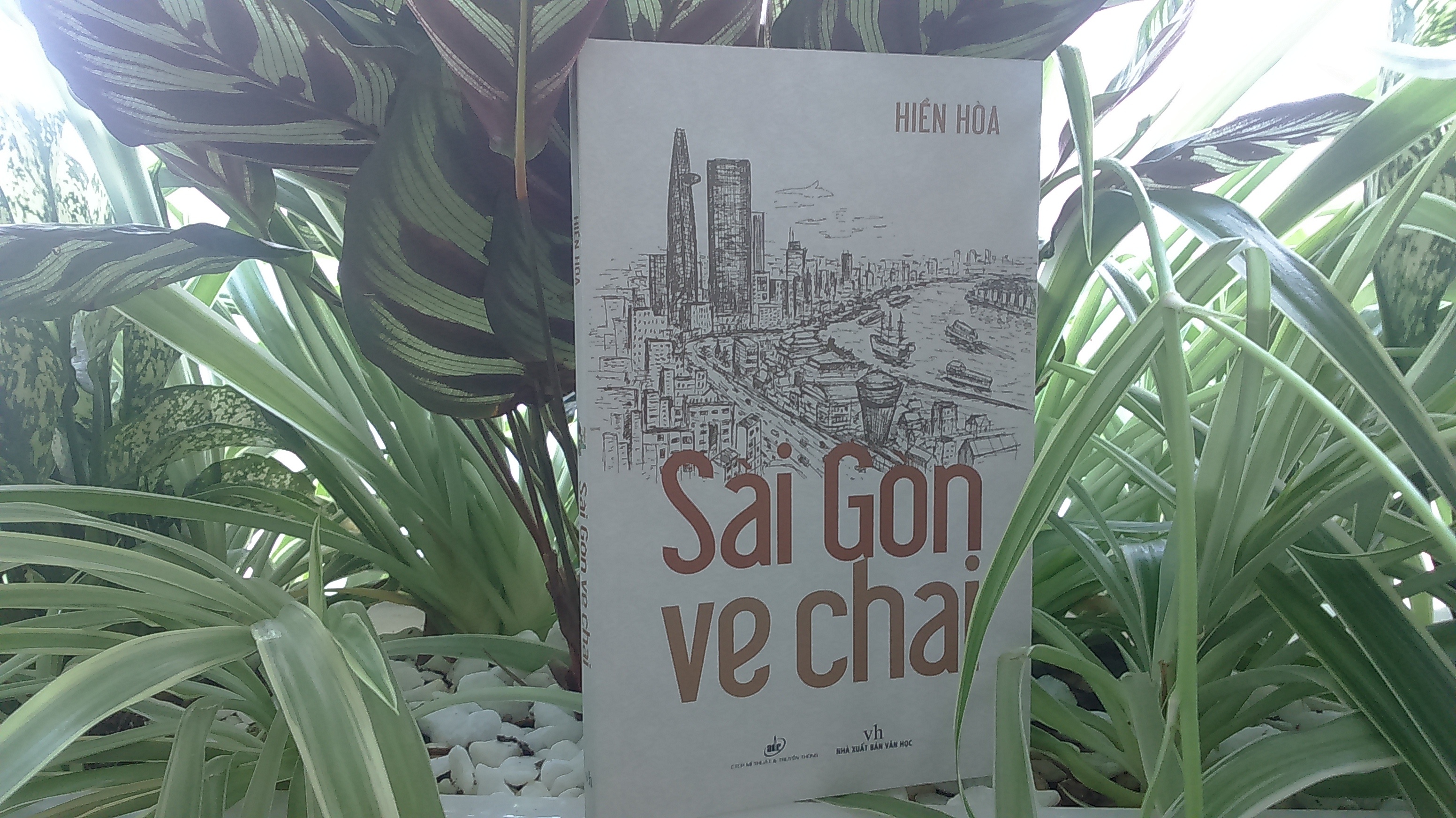 ra truyen ngan tan van dip ngay sach Viet Nam anh 3