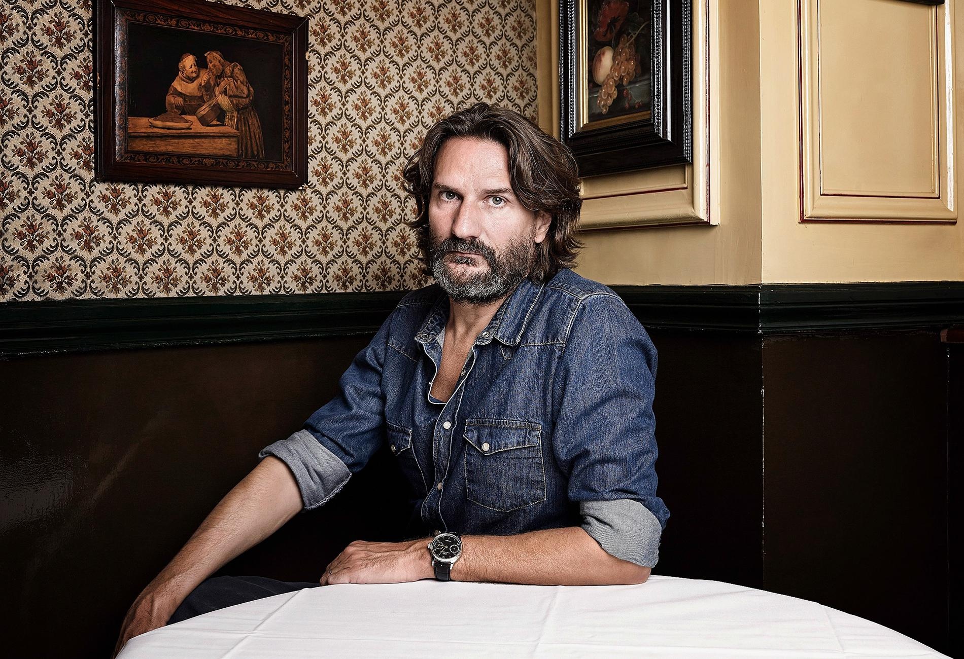 Frederic Beigbeder: Ke ich ky lang man trong mot tieu thuyet Phap anh 3