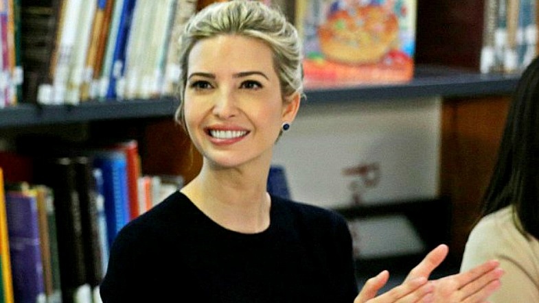 Phat bieu vinh danh thu vien My, con gai ong Trump nhan chi trich hinh anh