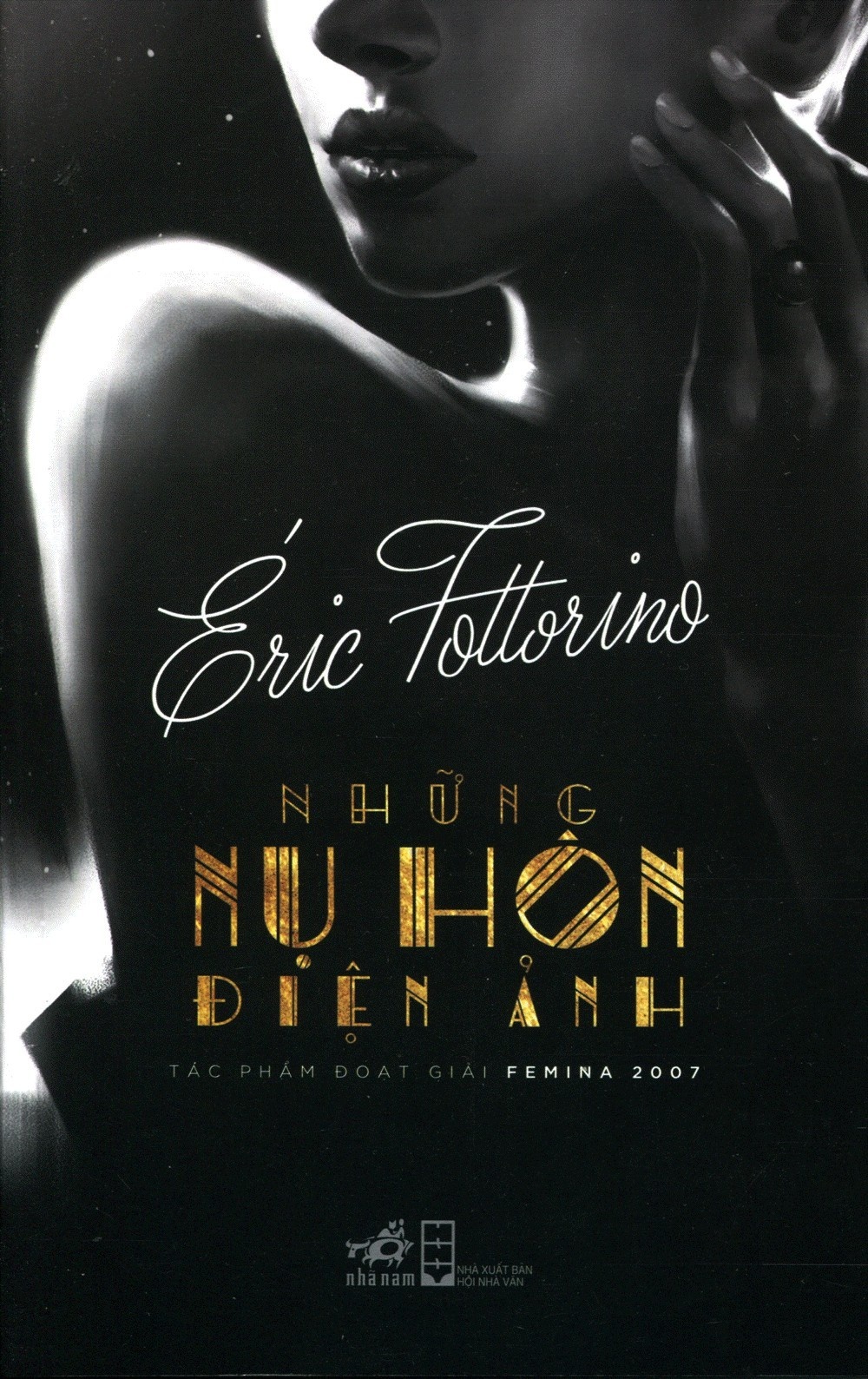 ve cuon sach Nhung nu hon dien anh anh 1