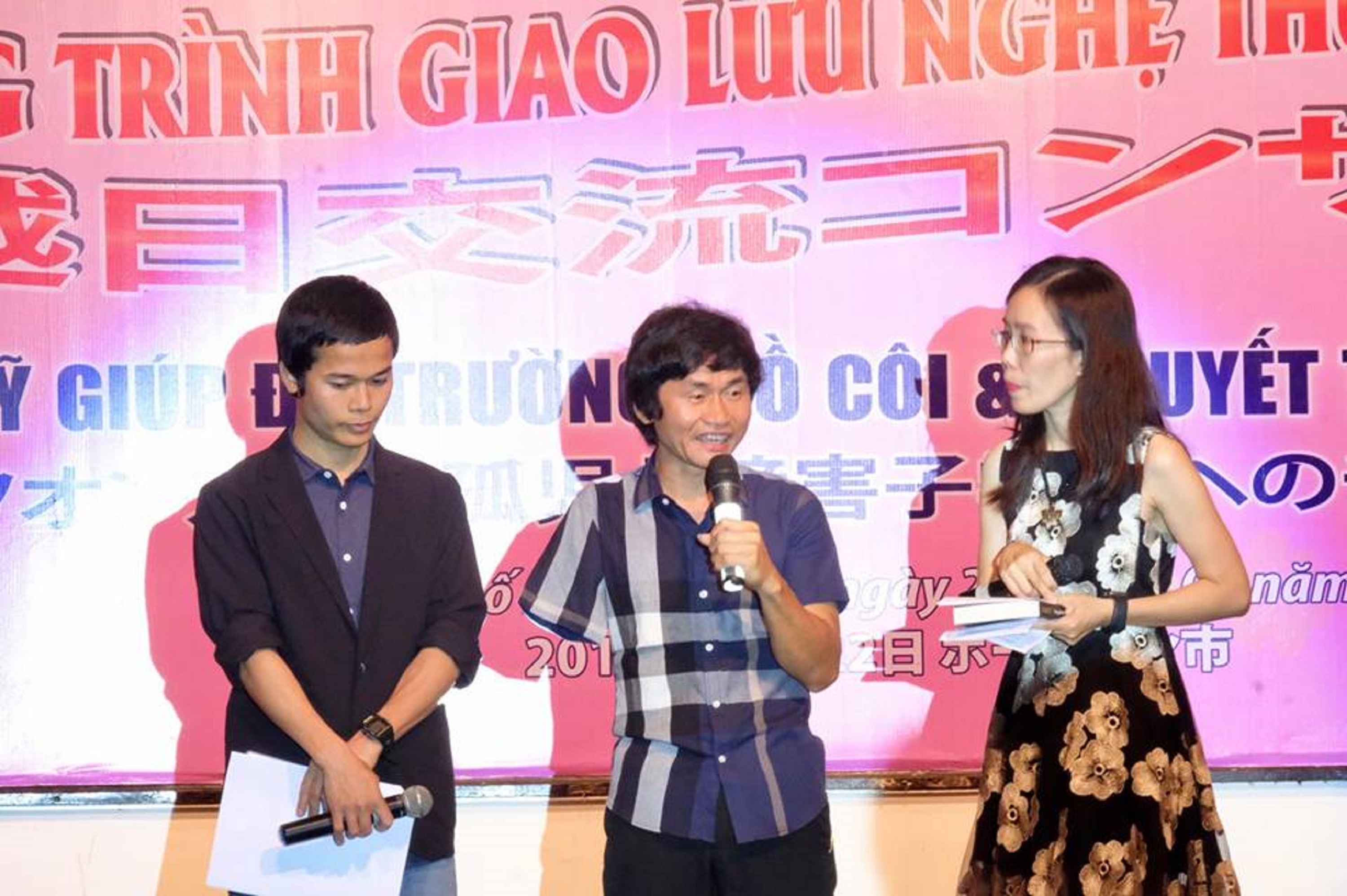 quái kiệt guitar ra mắt tự truyện ảnh 1 quai kiet guitar ra mat tu truyen anh 1