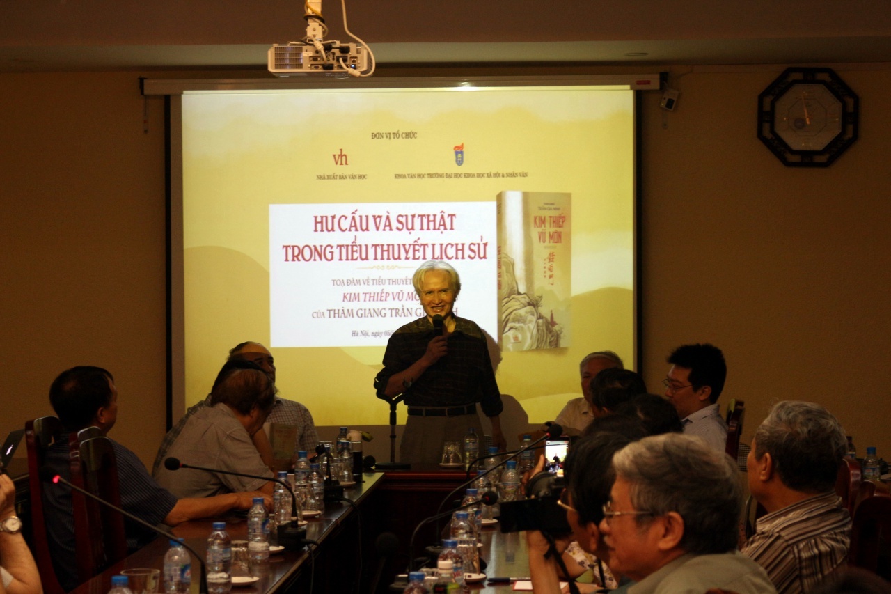 Hu cau va su that trong tieu thuyet lich su anh 1