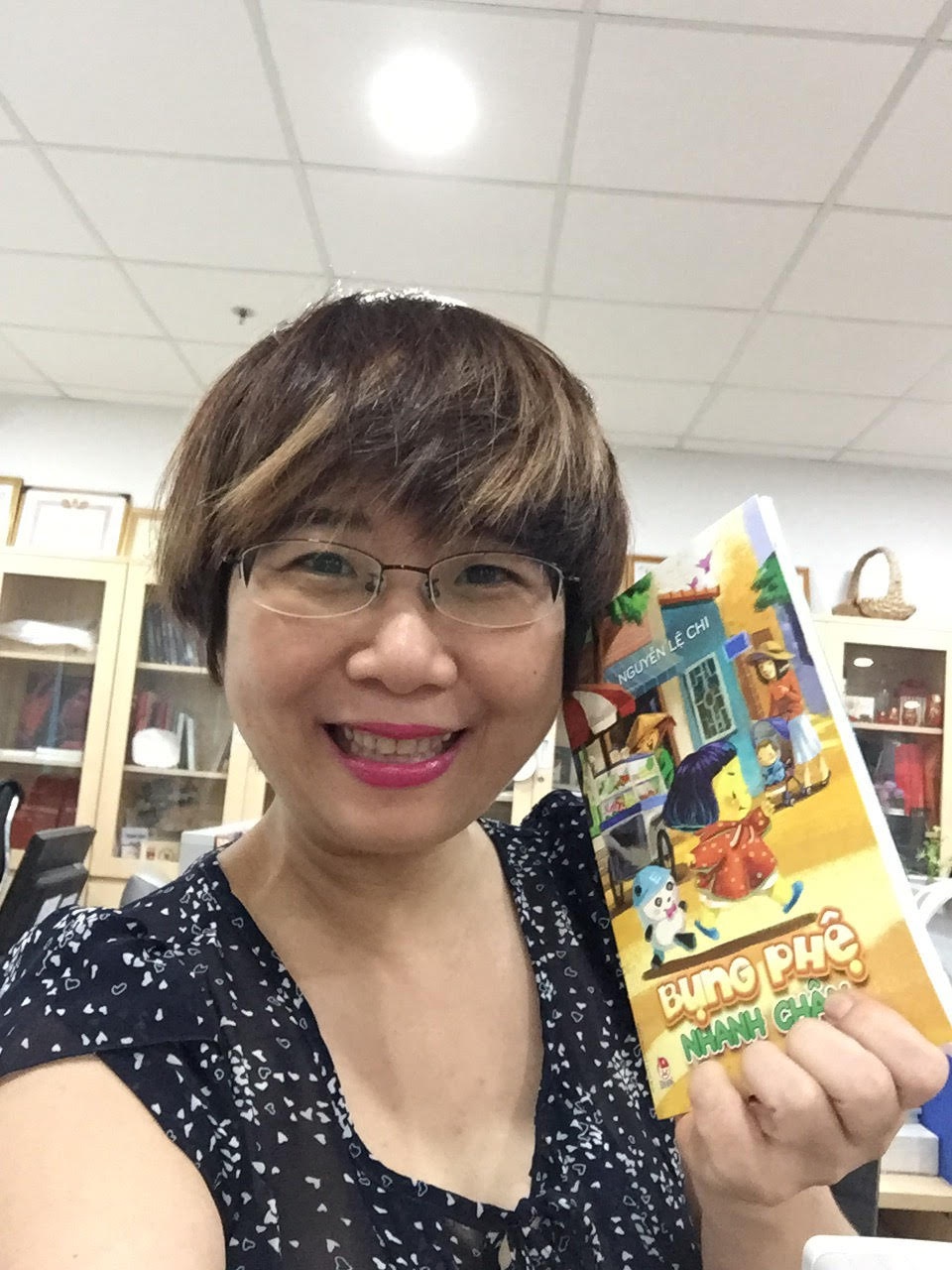 Nguyễn Lệ Chi ra sách cho thiếu nhi ảnh 1 Nguyen Le Chi ra sach cho thieu nhi anh 1