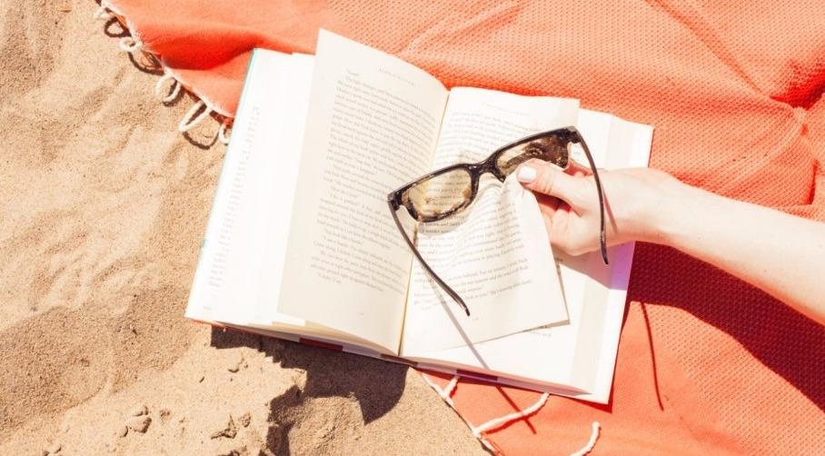 Nhung cuon sach nhat dinh phai doc trong mua he nay hinh anh