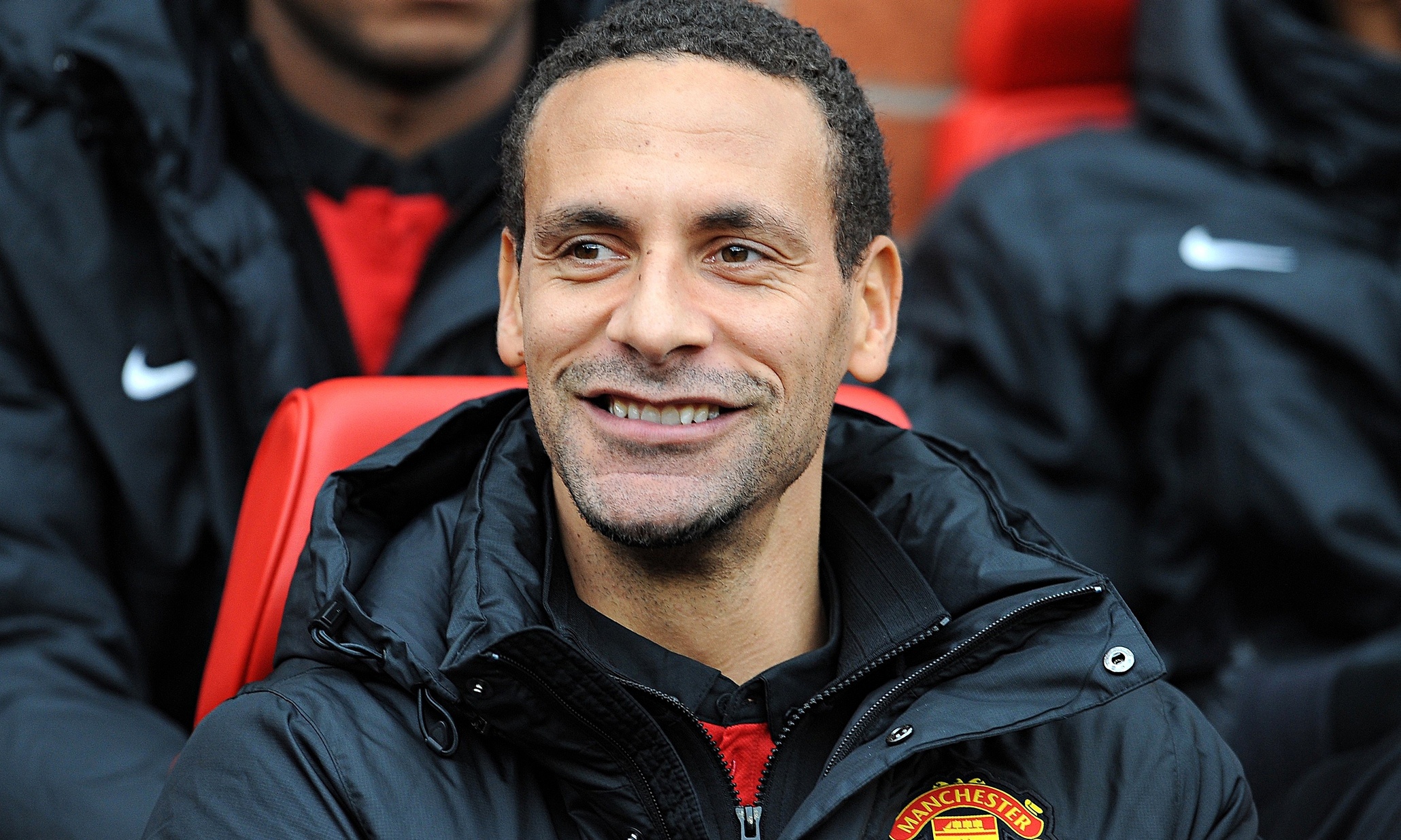 Rio Ferdinand viet hoi ky 2 nam sau khi vo qua doi hinh anh