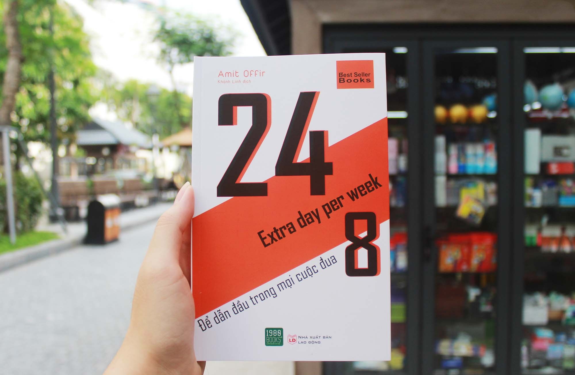 nguoi viet 500 cuon sach trong 1 nam anh 2