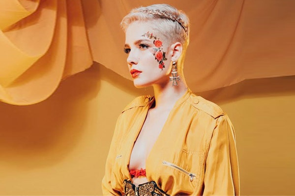 Halsey: Tai nang va ngong cuong hinh anh