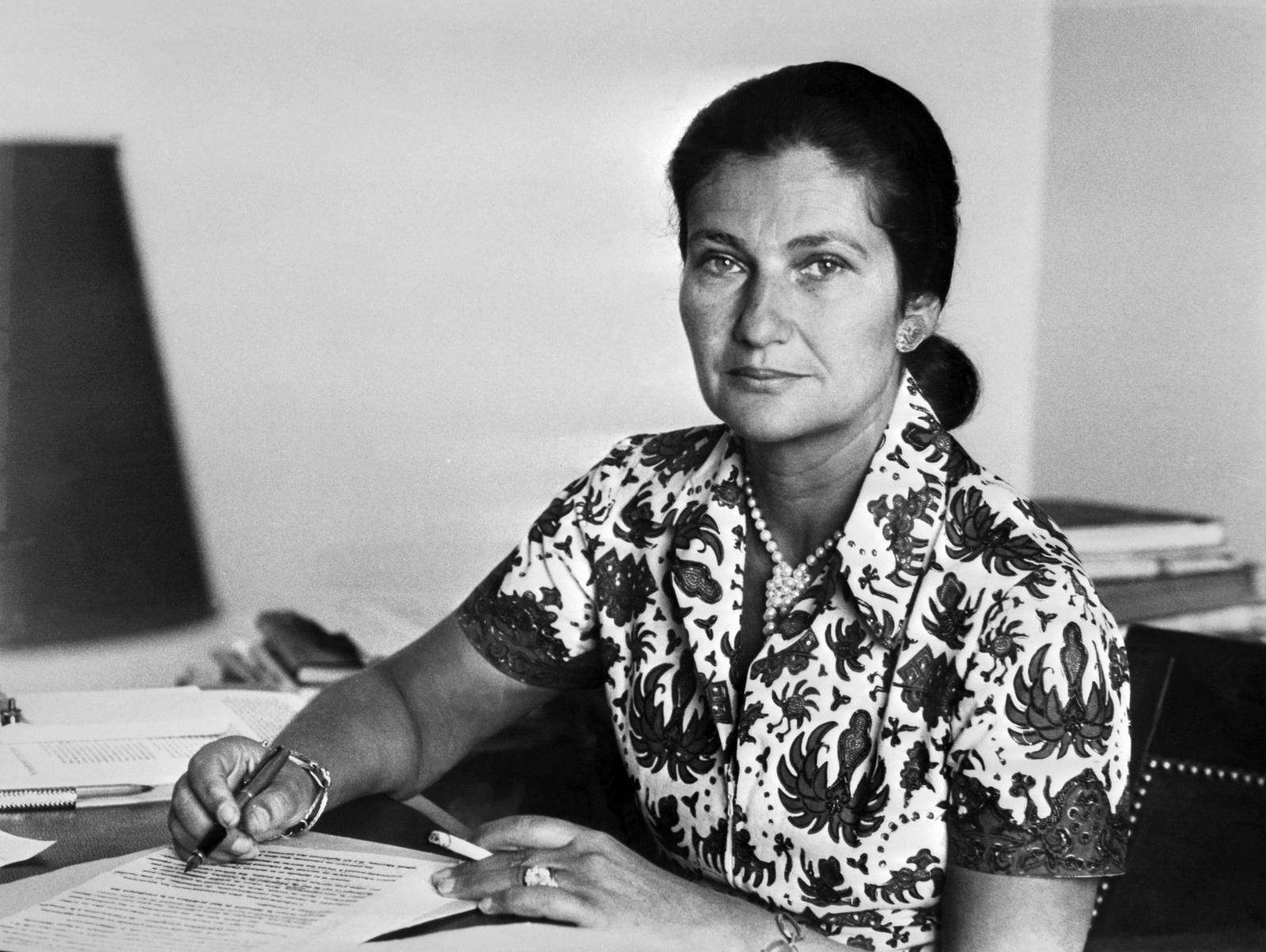 Livre de Poche tai ban 100.000 cuon tu truyen cua Simone Veil hinh anh