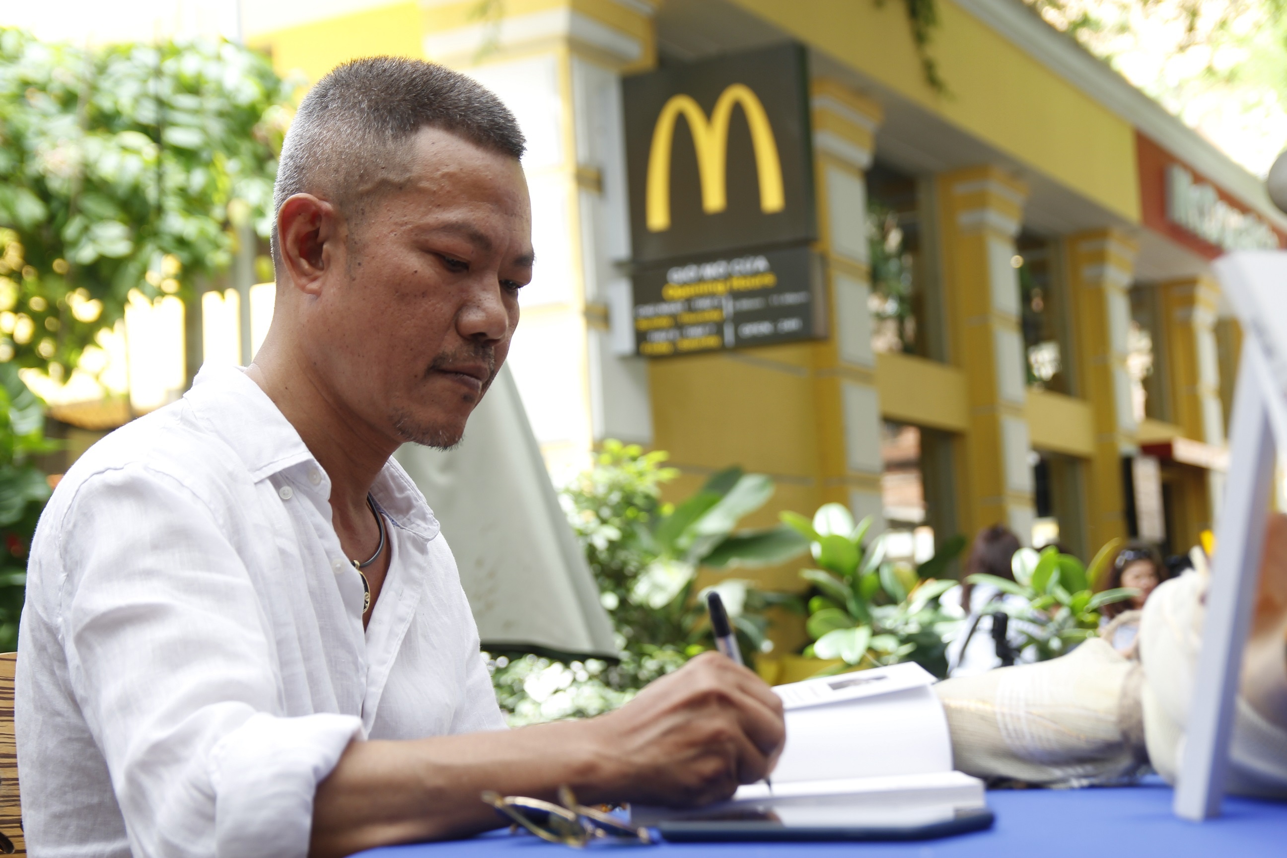 Nhac si Quoc Bao tiet lo ve nhung nang tho am nhac trong sach moi hinh anh