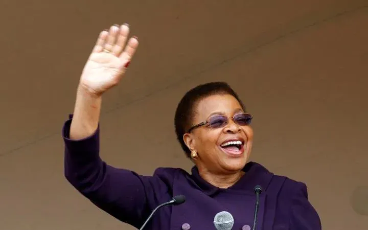 thu hoi sach ve nelson mandela anh 2