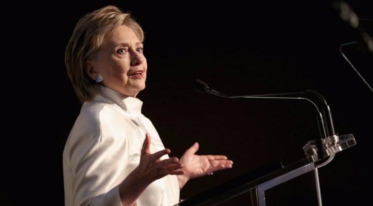 Ba Hillary Clinton trai long ve that bai trong cuon tu truyen moi hinh anh