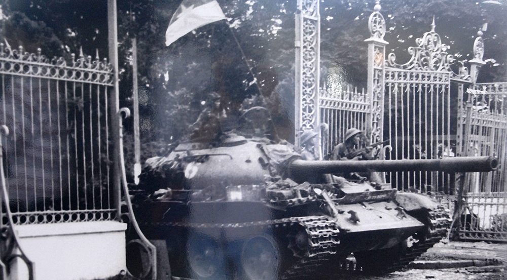 Loai bo tu duy 'ta thang dich thua' trong nghien cuu lich su hinh anh