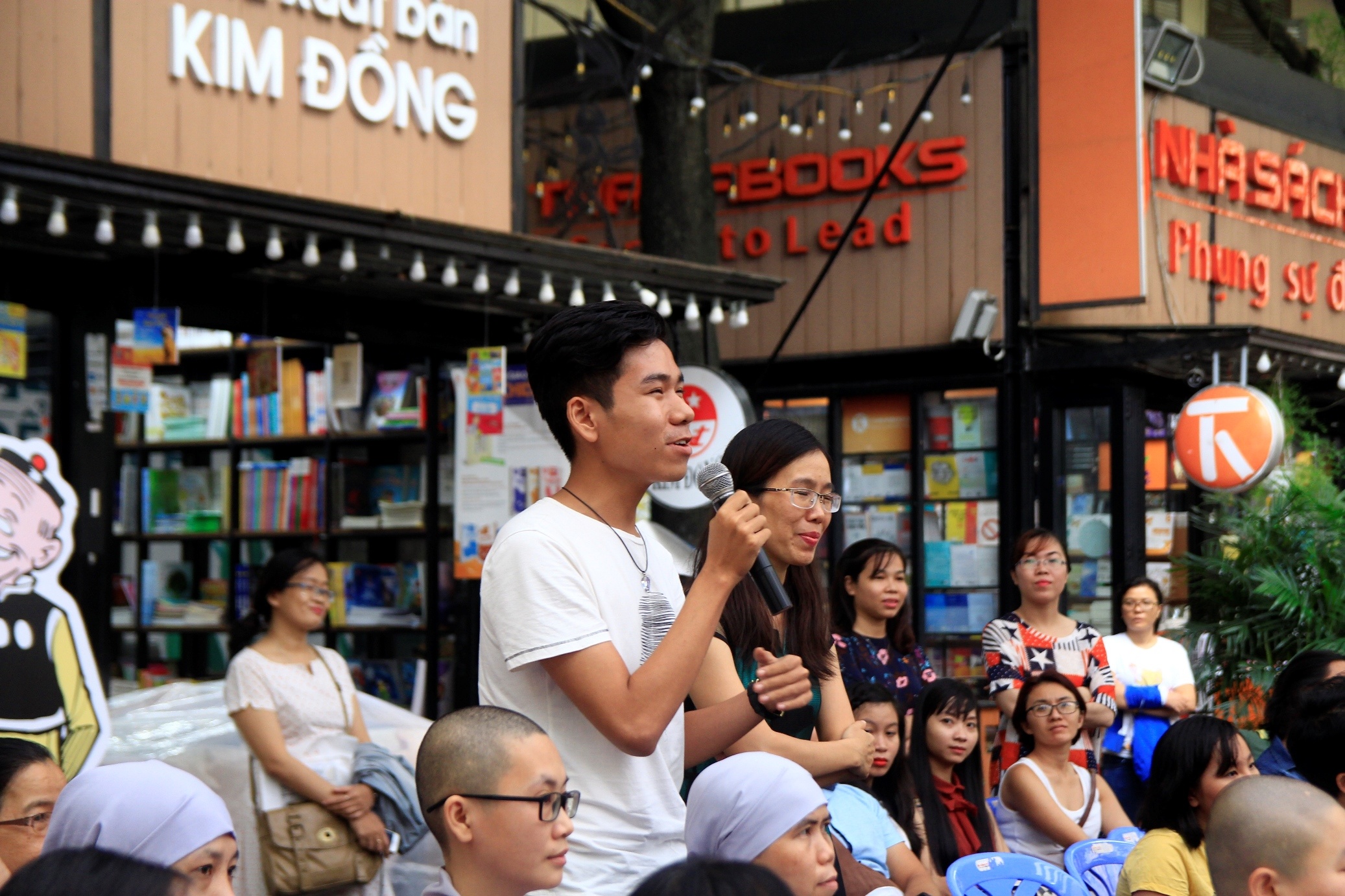 gioi thieu sach Tha troi phien muon anh 3