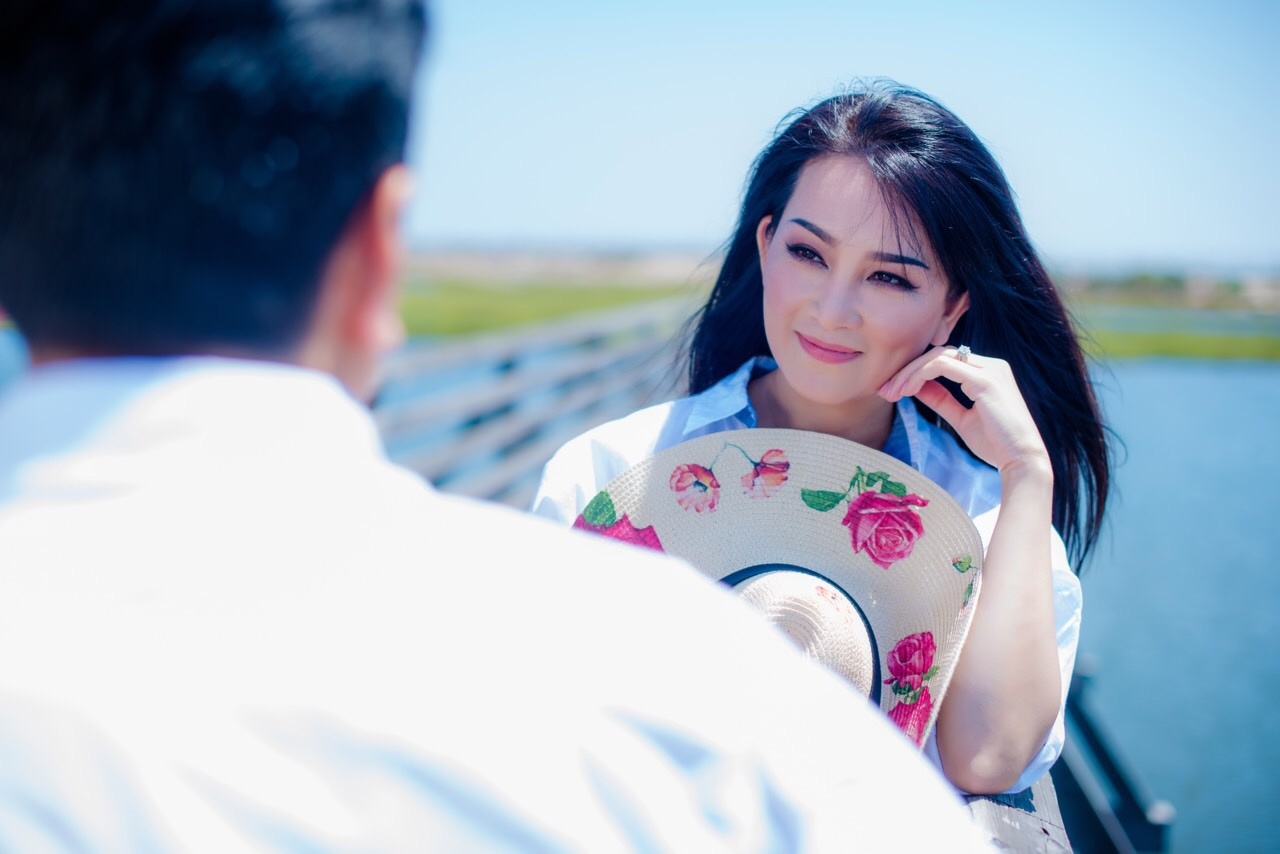 Huong Thuy muon mot lan song ca voi Quang Le tren san khau hinh anh