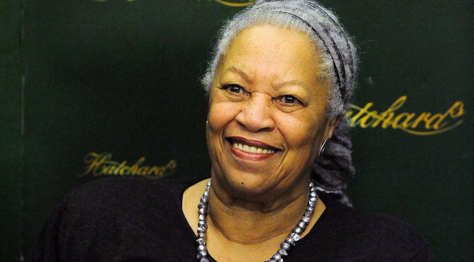 Nu nha van doat giai Nobel ra mat sach moi o tuoi 86 hinh anh