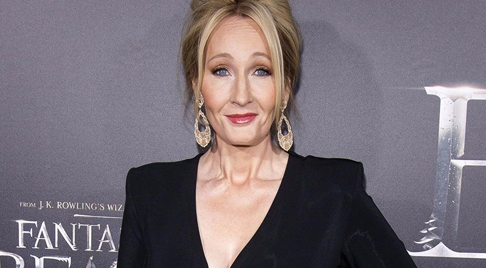 Vuot mat Ronaldo, tac gia ‘Harry Potter’ kiem tien gioi nhat chau Au hinh anh