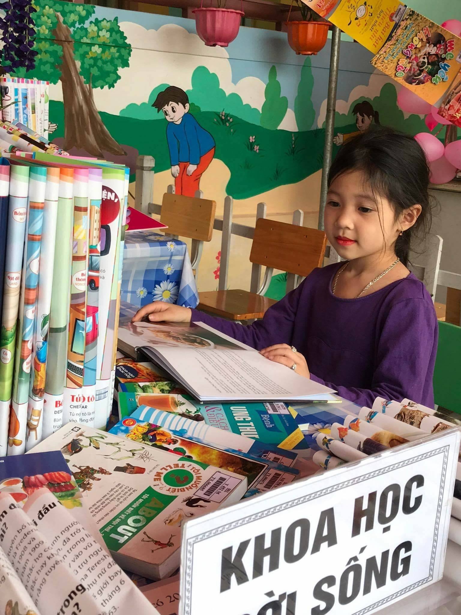 ngay hoi sach truong Ky Long anh 2