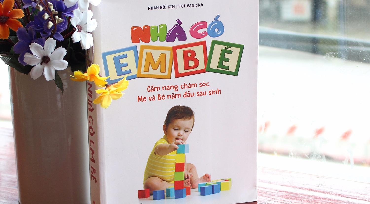 Cam nang toan dien cham soc me va be  nam dau sau sinh hinh anh