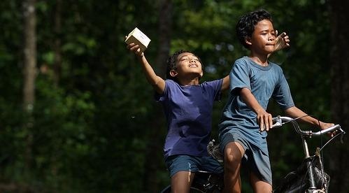 Nguoi thay vi dai cua nhung dua tre ngheo o Belitong hinh anh