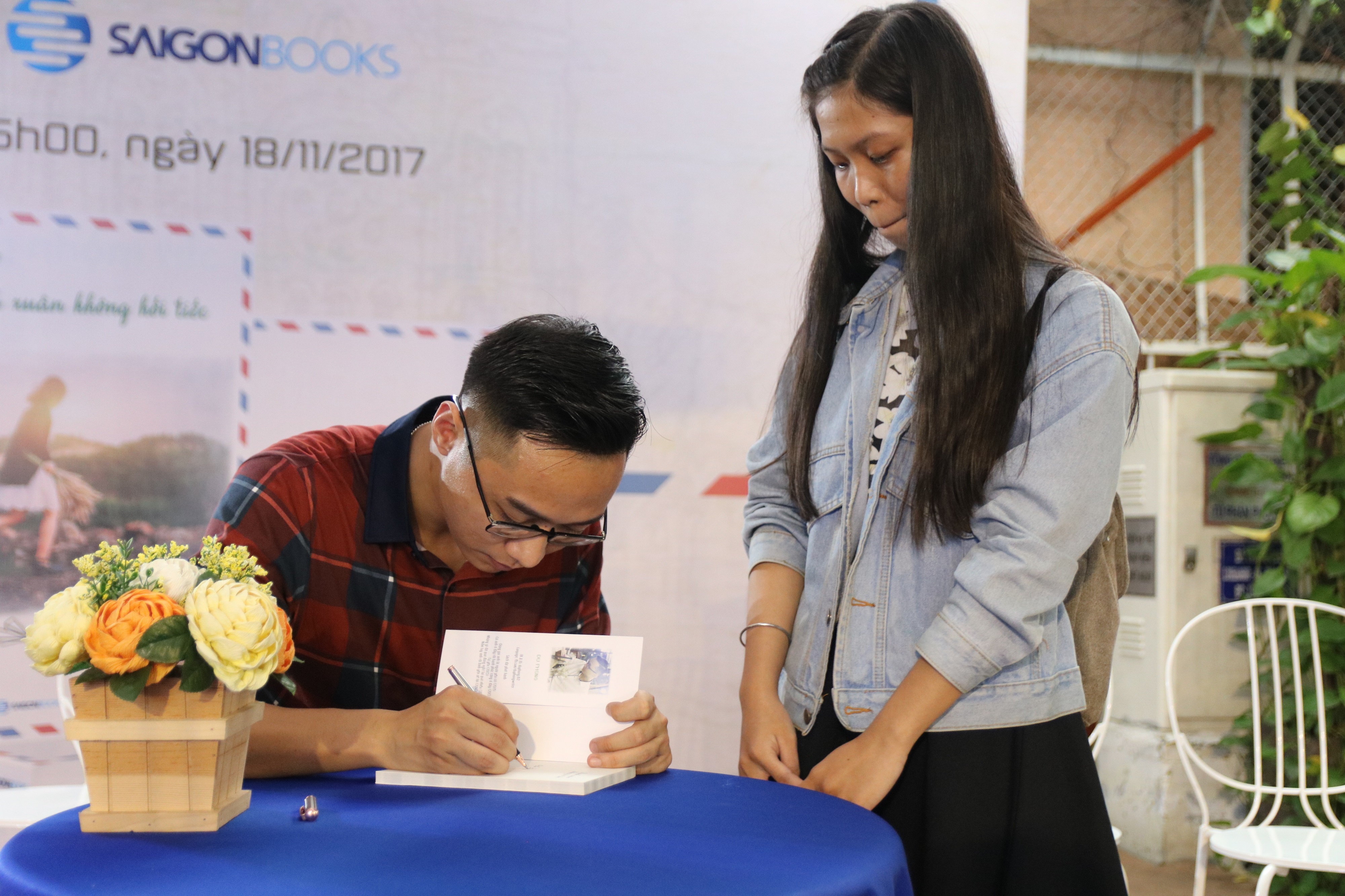 'Thanh xuan khong chi co tinh yeu ma con co tinh ban, gia dinh' hinh anh