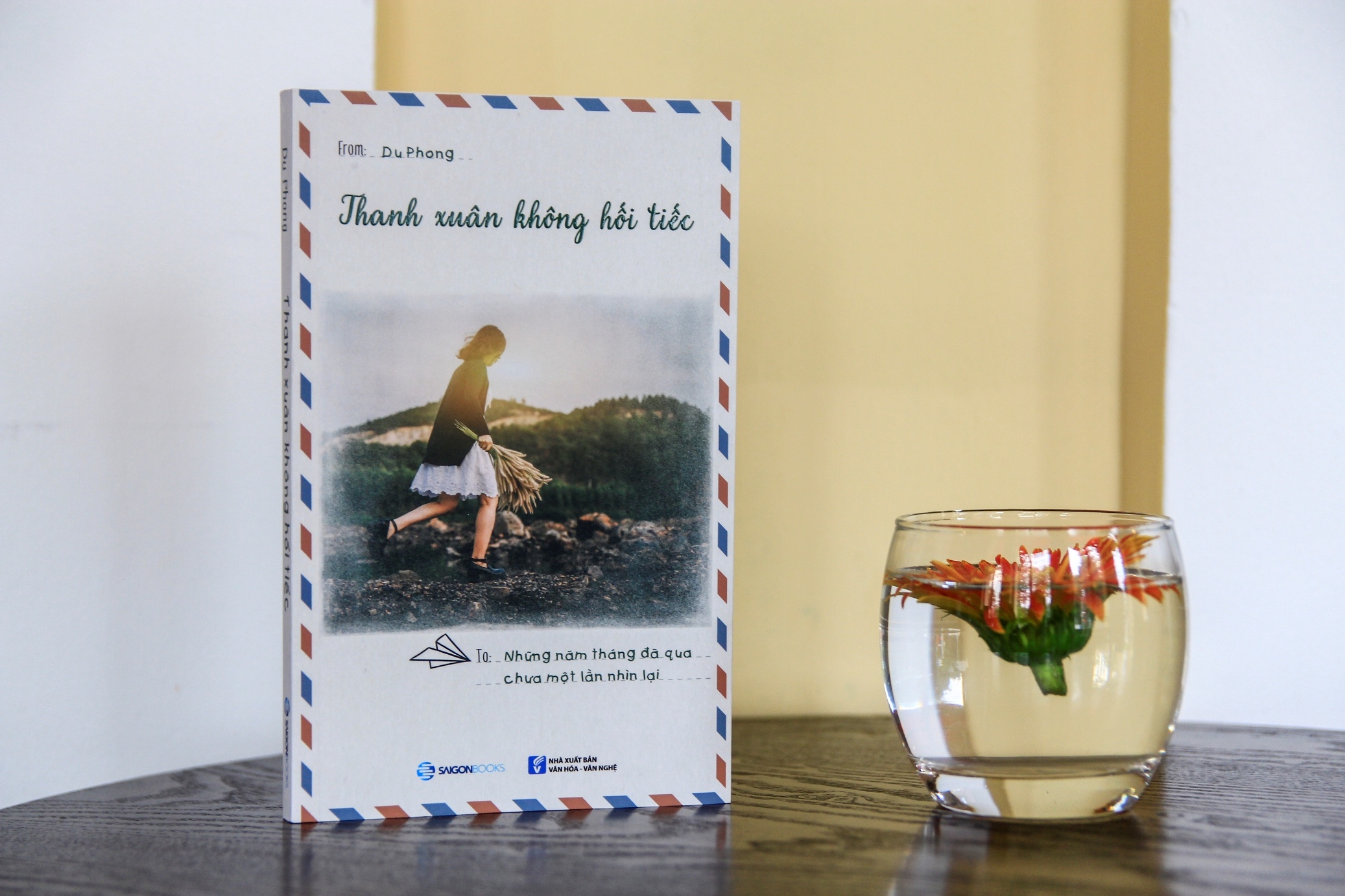 Du Phong va sach Thanh xuan khong hoi tiec anh 2