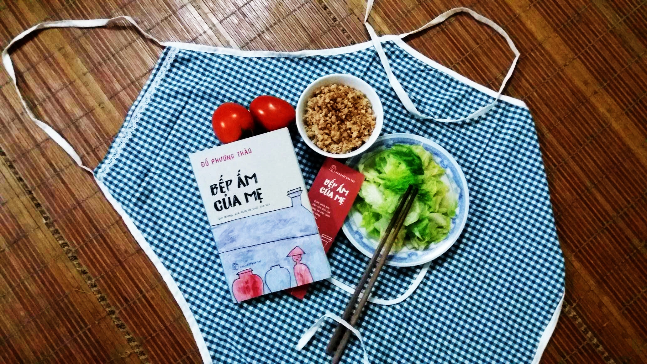 'Bep am cua me': Dom lua nong nan trong tam thuc nguoi Viet hinh anh