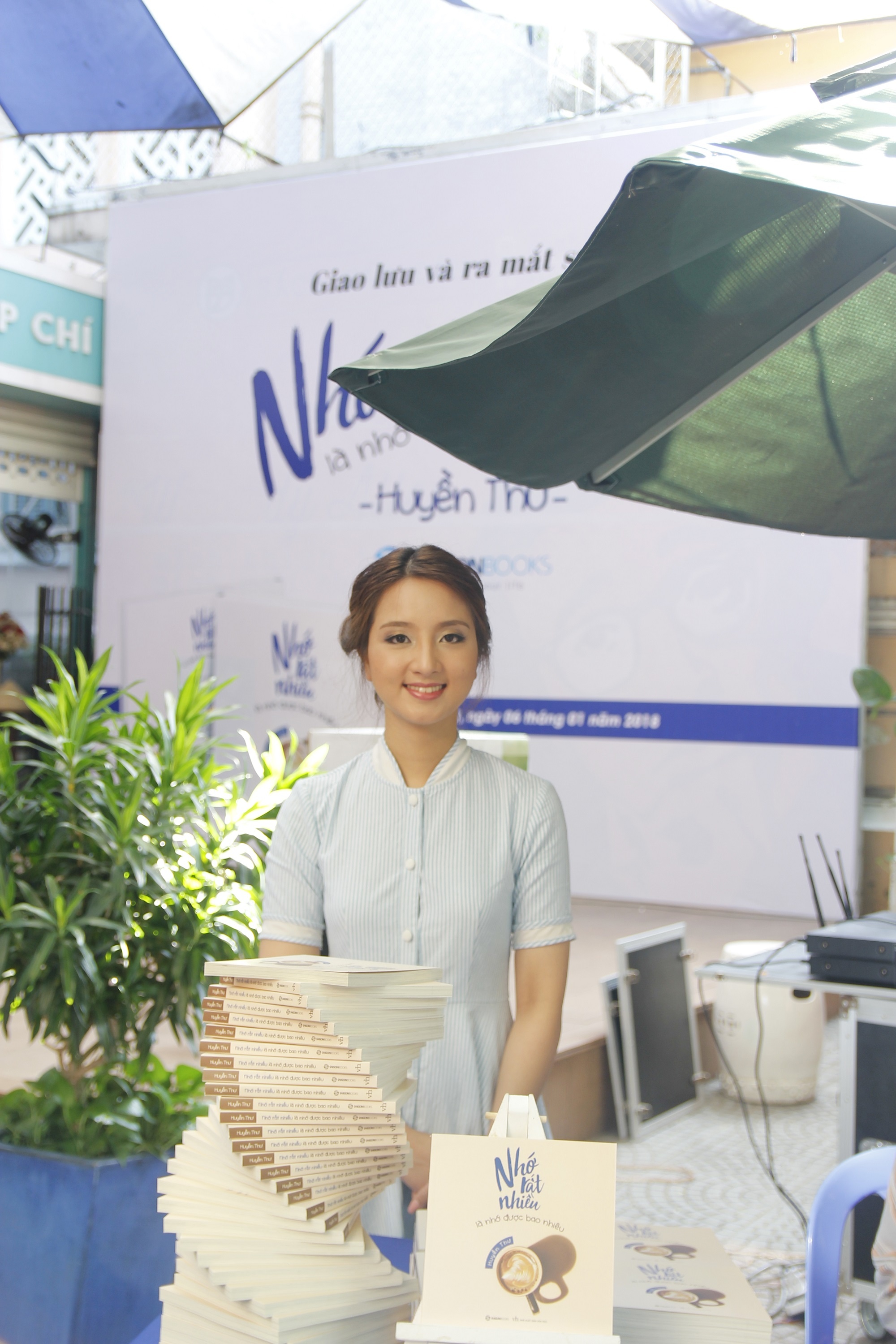 nha tho tre Huyen Thu va tho dat nuoc anh 1