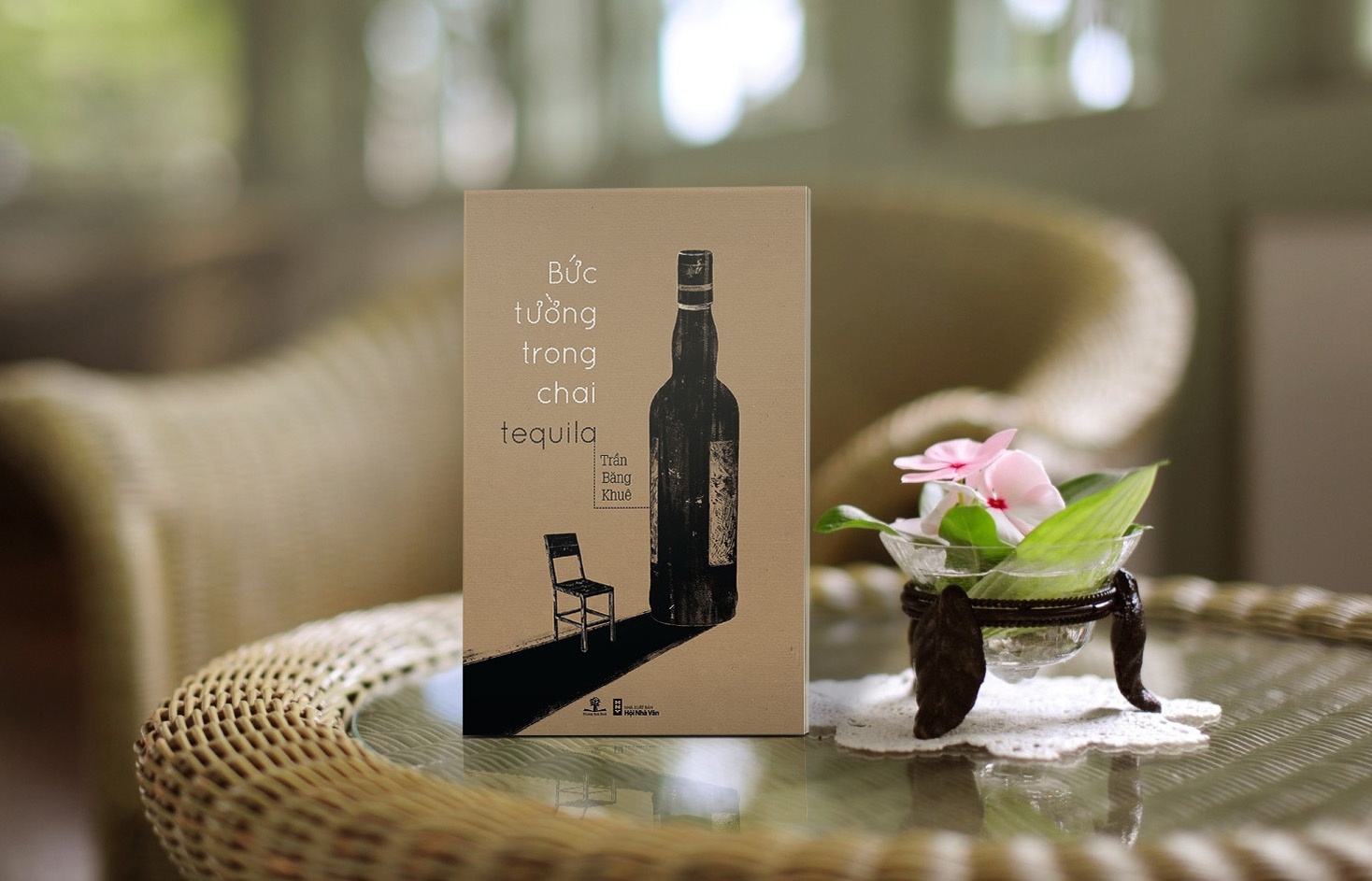 tác phẩm Bức tường trong chai tequila của Trần Băng Khuê ảnh 1 tac pham Buc tuong trong chai tequila cua Tran Bang Khue anh 1