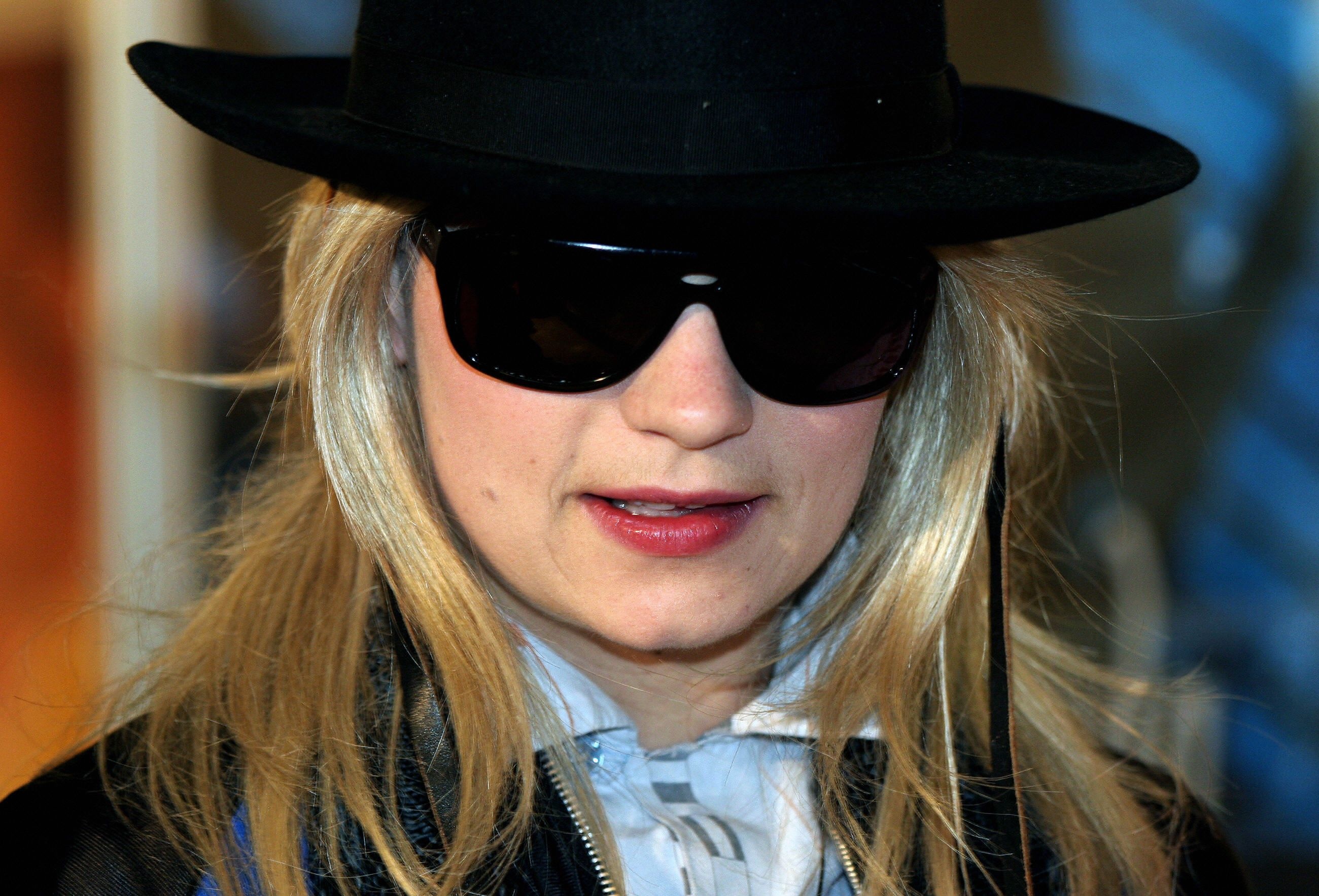 5 bi mat dong troi van hoc anh 1