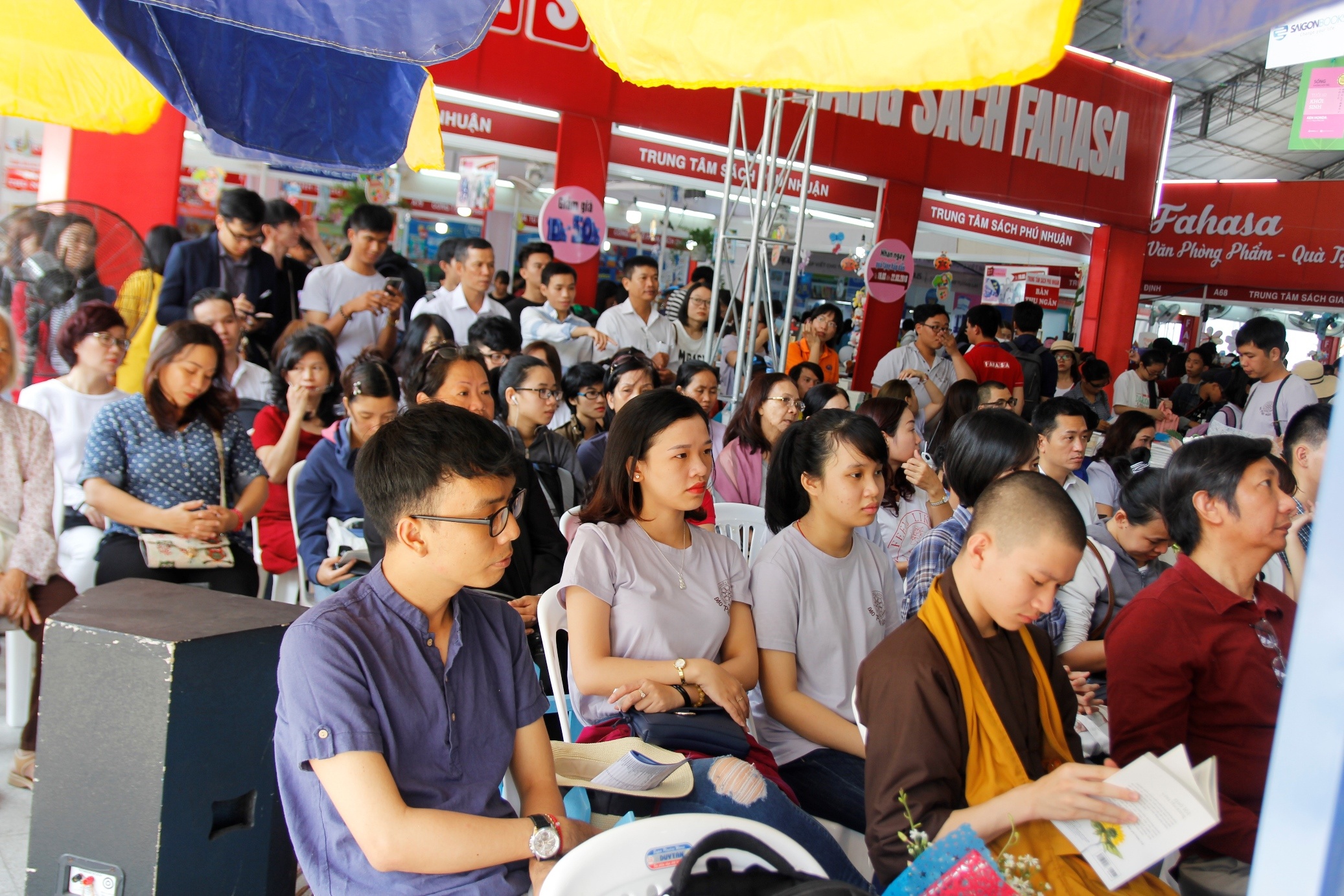 giao luu ra mat sach Mo loi yeu thuong anh 3