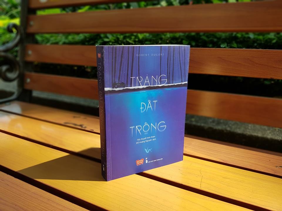 Trang dat trong cua Robert Dugoni anh 1