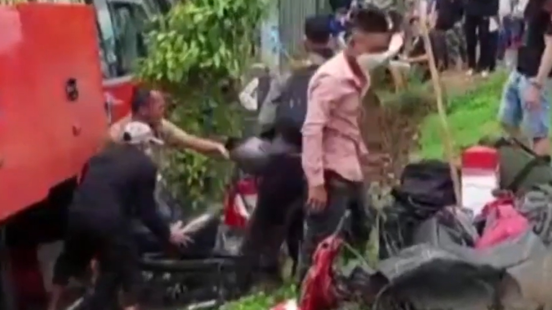 Tam giu hinh su tai xe xe khach gay tai nan lam 2 nguoi chet hinh anh