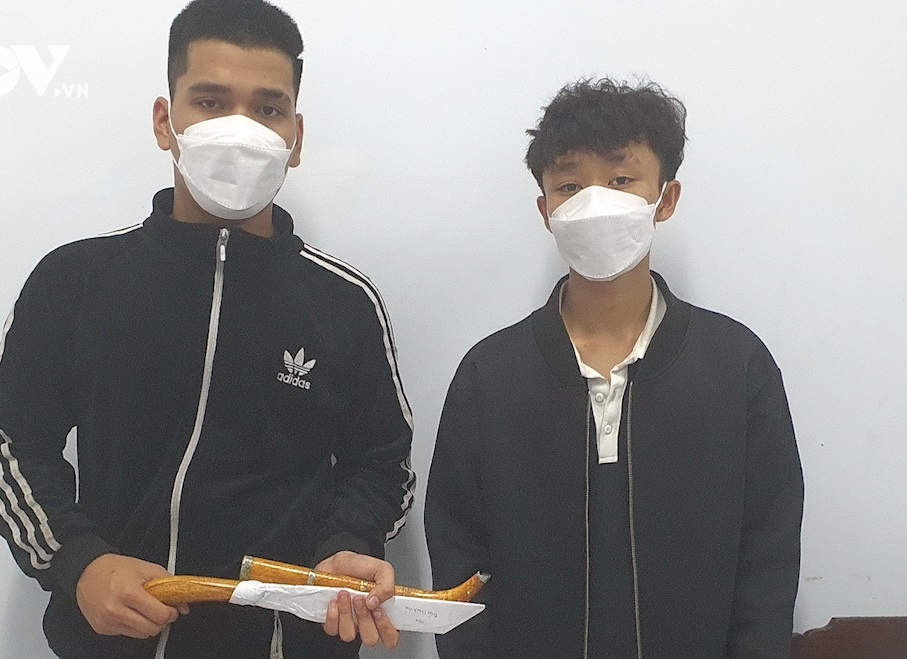 Ngan chan thanh, thieu nien dung hung khi gay roi trat tu cong cong hinh anh