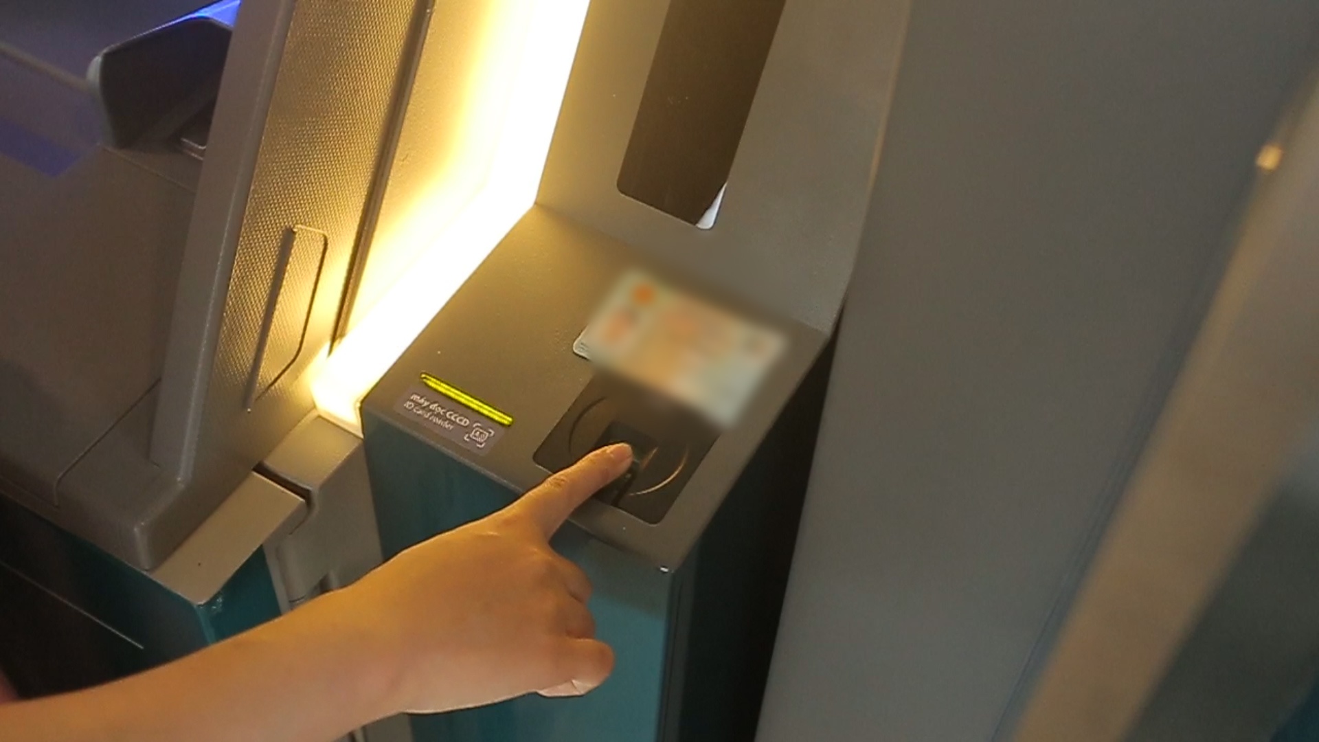 Trai nghiem rut tien bang CCCD gan chip hinh anh